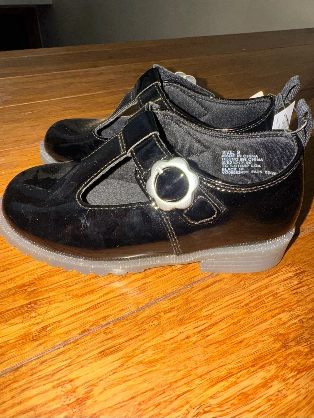 GAP shiny black